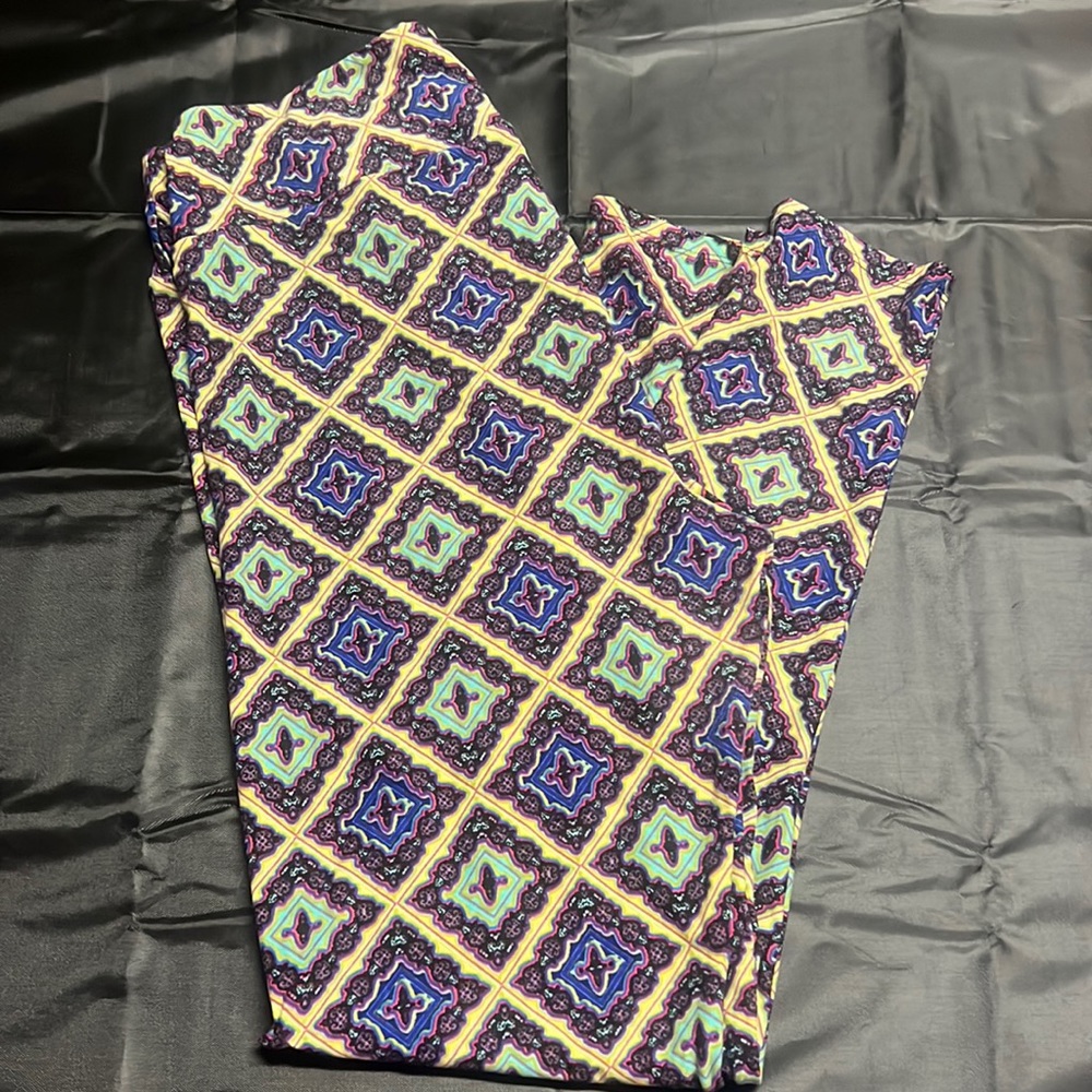 Colorful Leggings Lularoe Tall & Curvy